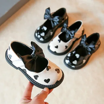 2022 Пролетни Нови красиви детски обувки на принцесата с лък за момичета среден и малък на възраст, корейската модни кожени обувки с мека подметка за момиченца