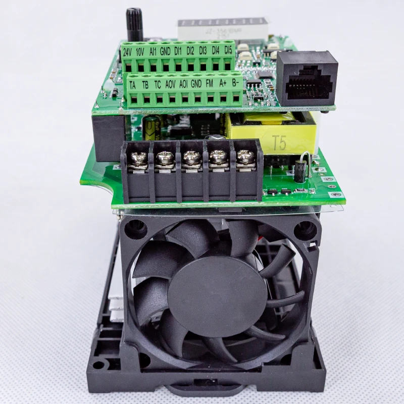 OEM ODM разпределителен двигател Използва Преобразувател на честота на променлив ток 1,5 кВт Преобразувател на честота на променлив Ток 50 Hz 60 Hz Честотен устройство