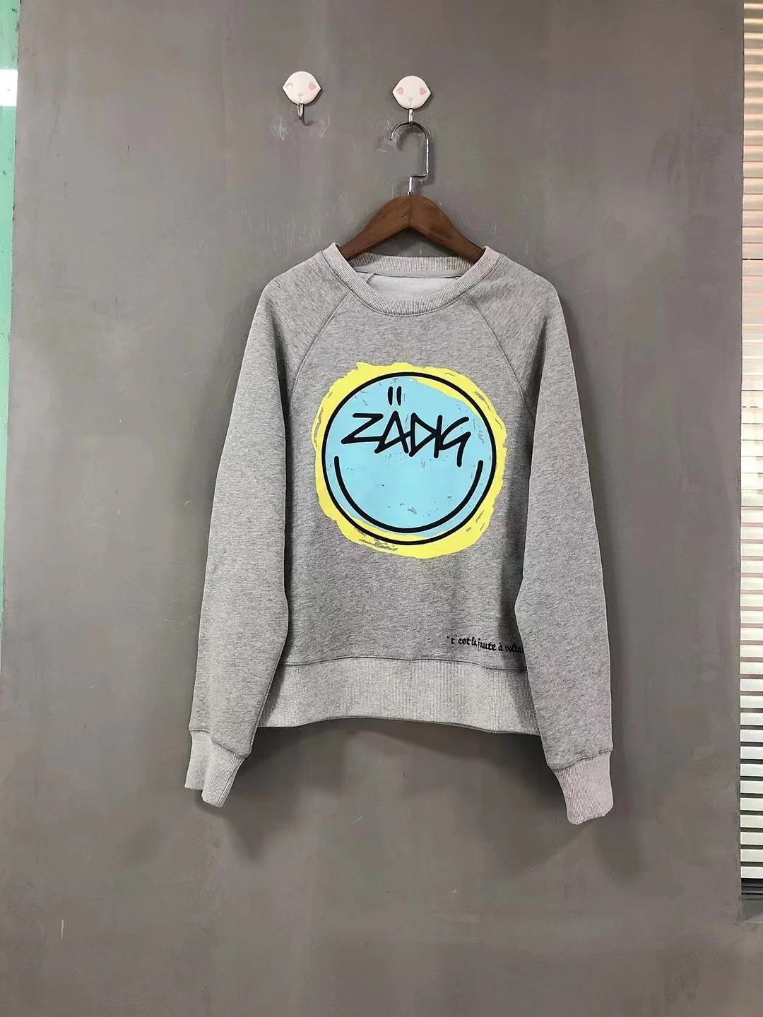 ZV22 нов кръг силует усмивка писмо темперамент крайградски пуловер с дълъг ръкав