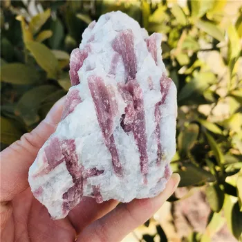Естествен червен турмалин груб камък рубеллитовые камъни мостри на кристали