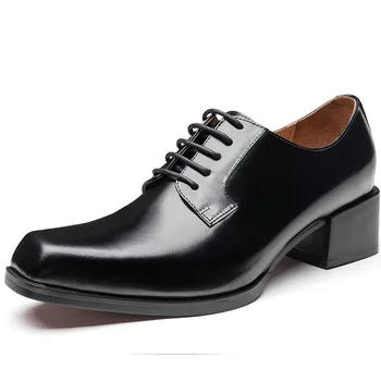 Мъжки модела обувки В Света на Стил, Класически Oxfords с Перфорации тип 
